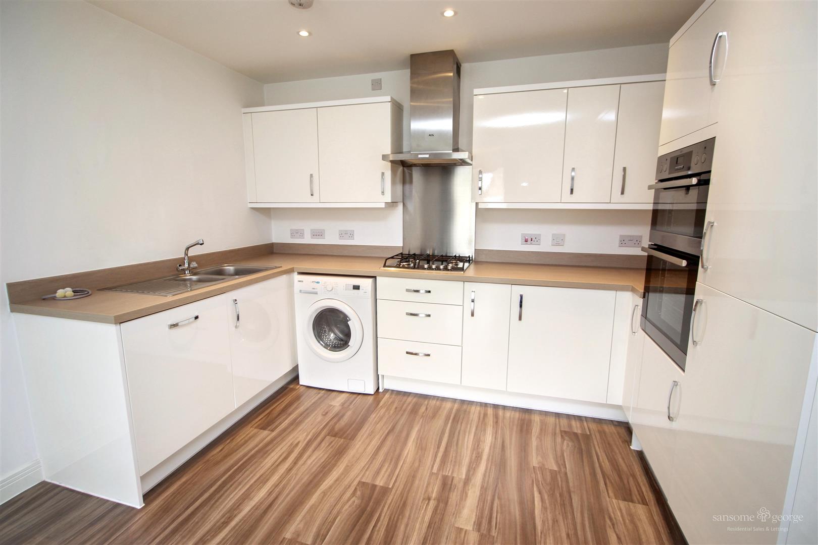 2 bed property in Wildflower Drive, Reading